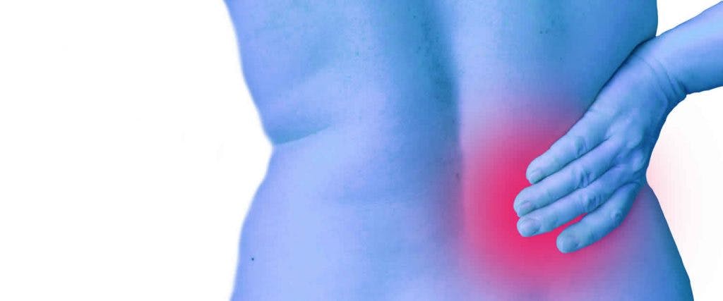 Bolsos, tacones e implantes, las causas de su dolor de espalda